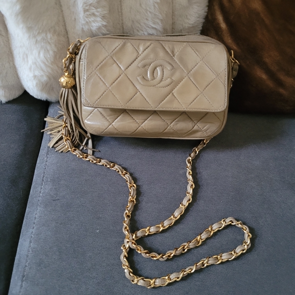 Chanel vintage tan quilted tassle flap bag - Picture 2 of 14